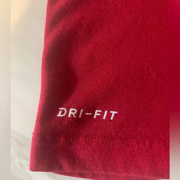 Nike Red Dri-Fit Athletic T-Shirt Men’s Small Lightweight Training Tee - Picture 6 of 7